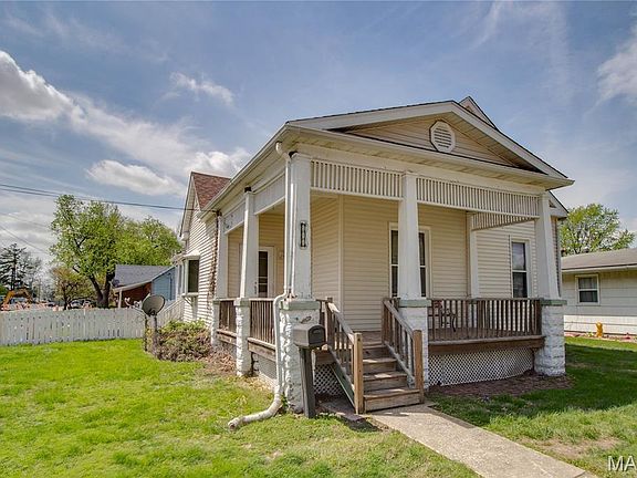3rd image of 300 Clay St