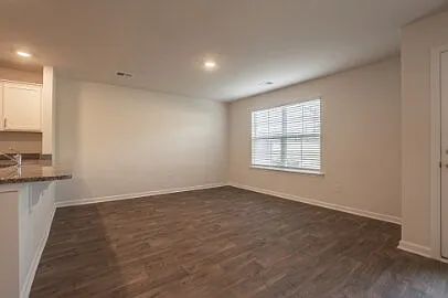 3 bed, 2.5 bath, 1418 sqft, $1,700 — Photo 4