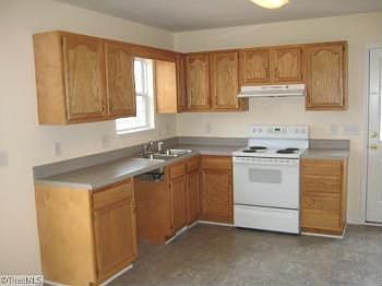 3rd image of 214 Manning Ave