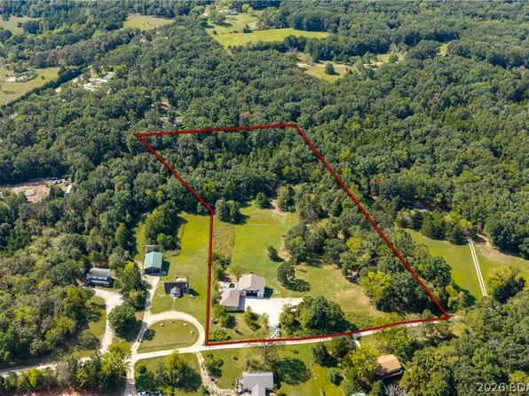 20 Country Ln, Eldon, MO 65026