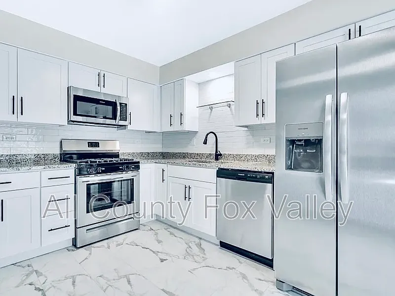 3 bed, 3.0 bath, $3,300 — Photo 3