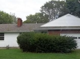 1411 Black Pond Dr, Akron, OH