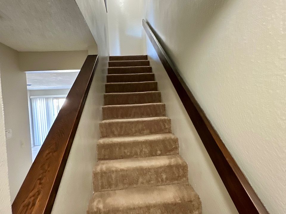 655-D Stairs to 2nd level