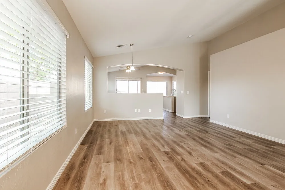 3 bed, 2.0 bath, 1599 sqft, $2,005 — Photo 3