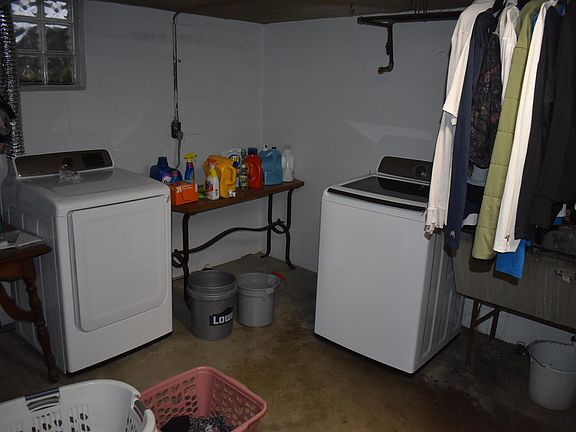 3rd image of 5944 Beacraft Ave #5944