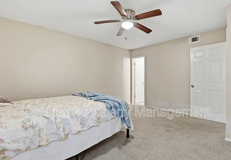 6811 Trail Lake Dr — Photo 21