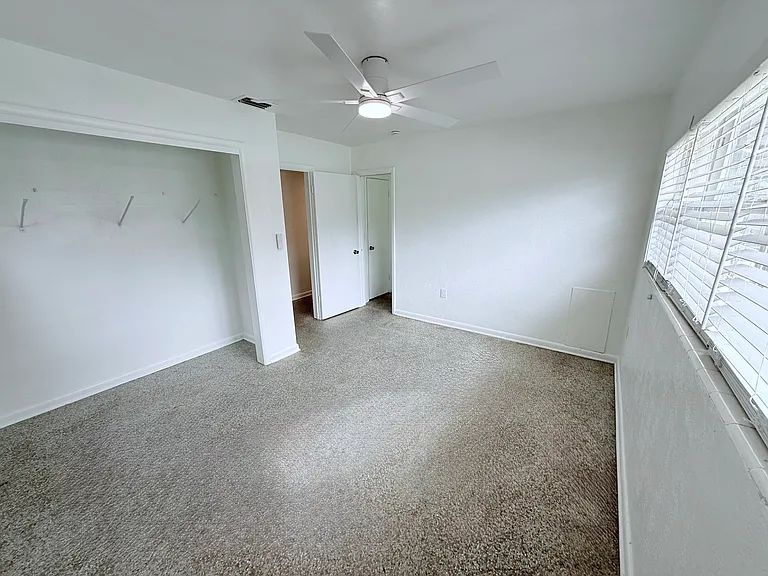 213 Thomas Dr — Photo 13