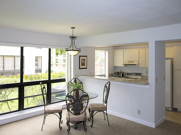 05_dining-room2_301 Brackenwood Circle