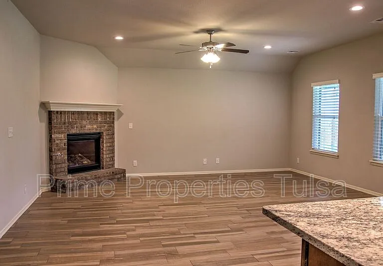 3208 W Fredericksburg St — Photo 10