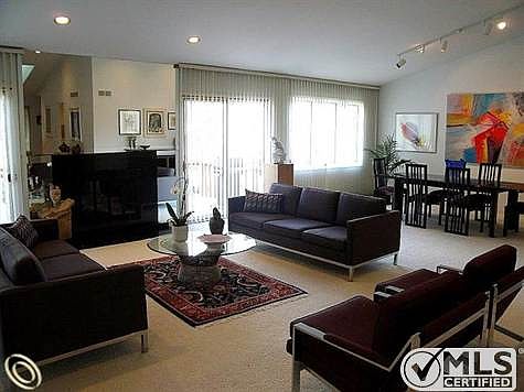 LIVING ROOM/ DINING ROOM