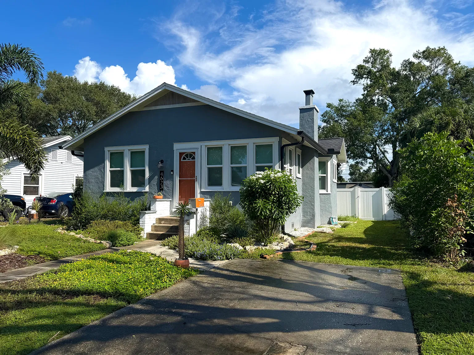 2 bed, 924 sqft, $2,200 — Photo 1