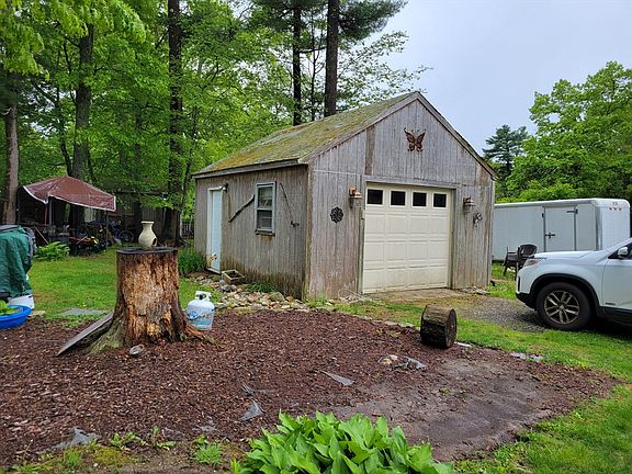2nd image of 8 Laurel St