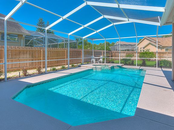 SPARKLING POOL & HEATED SPA