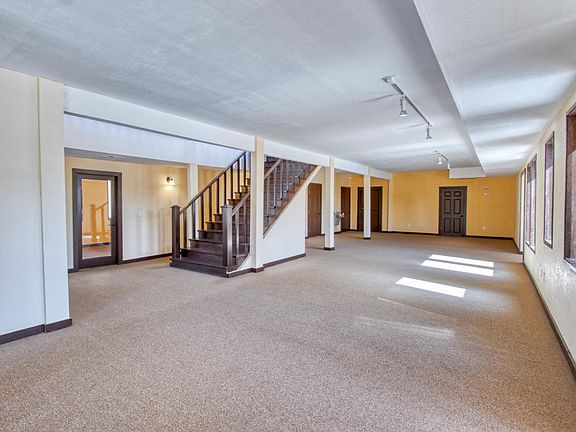 5th image of 806 Ange St