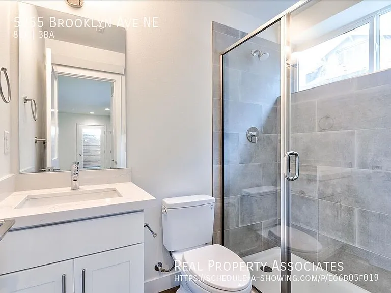 5255 Brooklyn Ave NE — Photo 10