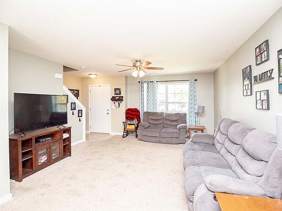 4th image of 11038 Margaretta Ave