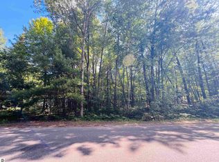 789 Red Pine Dr, Roscommon, MI 48653