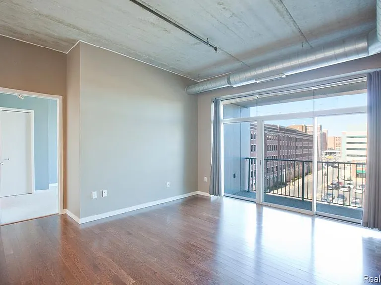 3670 Woodward Ave #410 — Photo 9