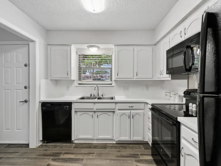 Chisholm Place — Photo 10