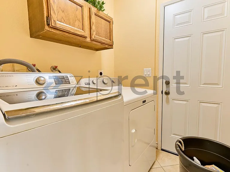 1106 S Clarence St — Photo 24