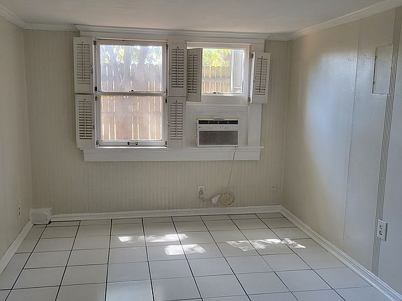 5th image of 1674 21st Ave N #1