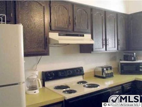 3rd image of 51 Hiering Ave APT B8