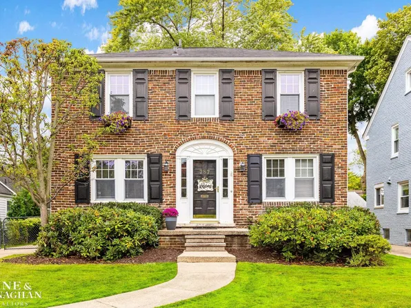 787 Lincoln Rd, Grosse Pointe, MI 48230