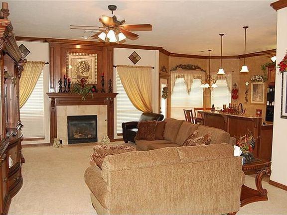 3rd image of 1505 SW 121st St