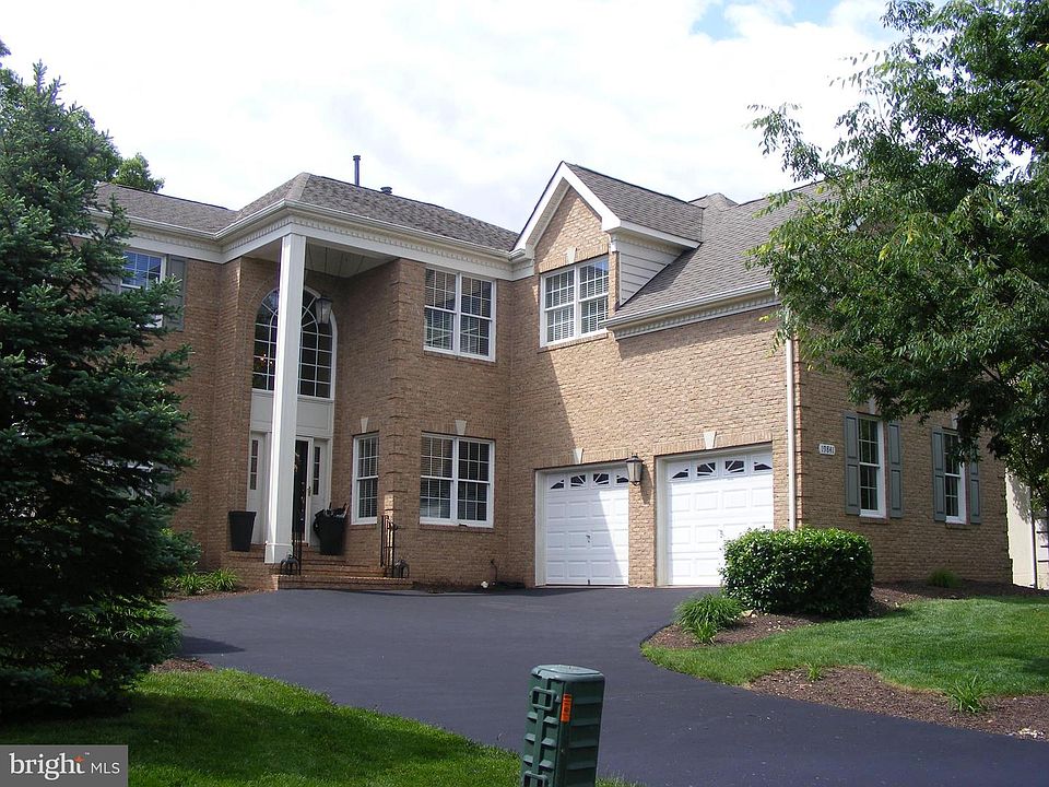 2nd image of 19841 Bethpage Ct