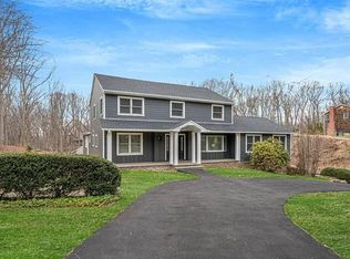 33 Brookfield Road, Northport, NY 11768