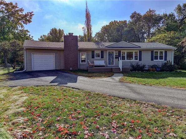 7315 Dearborn St, Overland Park, KS 66204