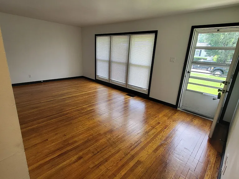 1160 Saint Bernadette Ln — Photo 6