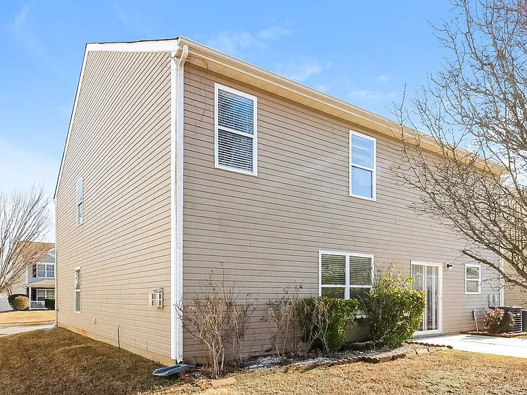 941 Silverberry St — Photo 15