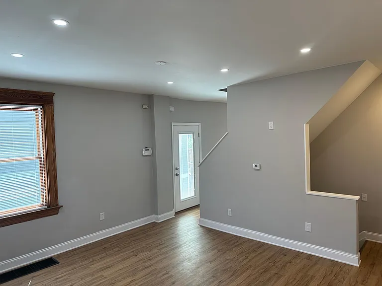 2827 Astoria Ave — Photo 7