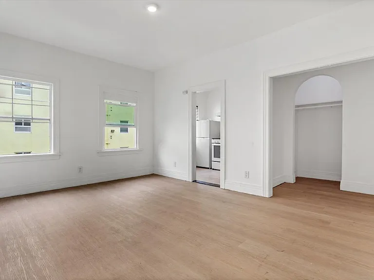 1511 W 4th St #23 — Photo 3
