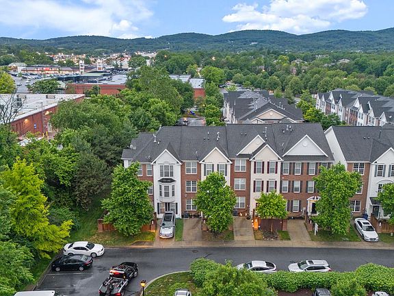 4th image of 114 Featherstone Pl