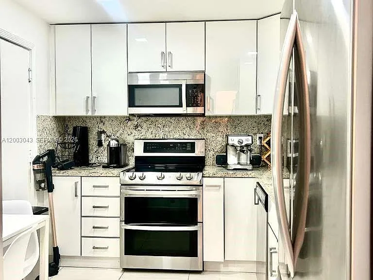 9500 W Bay Harbor Dr #2G — Photo 1