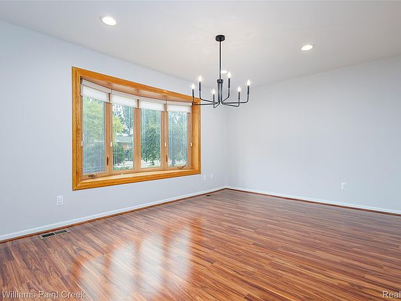 3rd image of 14271 Elgin St