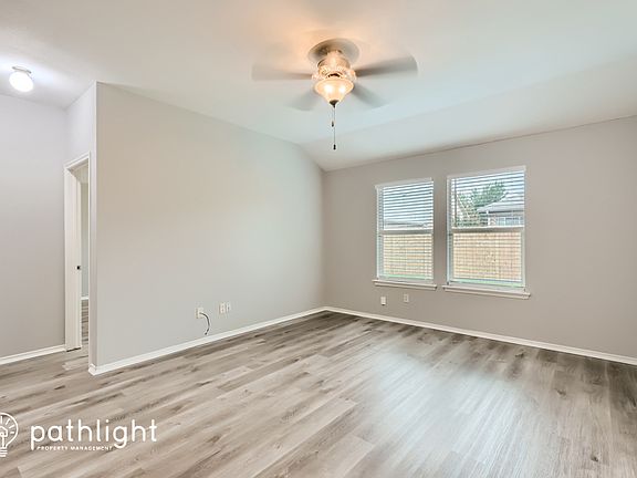 3rd image of 3015 Glenrose Dr