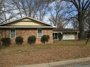 2748 W White Oak Dr, Rogers, AR 72758