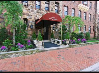 4 Maple Dr APT 3O, Great Neck, NY 11021