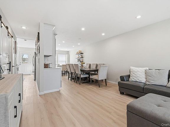 3rd image of 2933 Grand Avenue