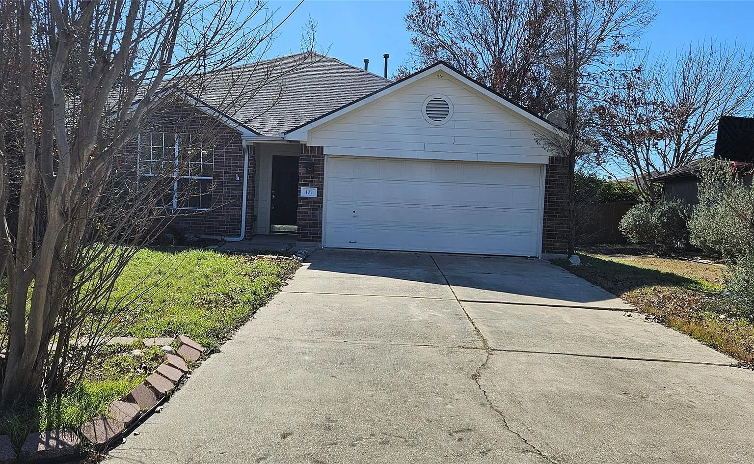 3 bed, 2.0 bath, 1685 sqft, $1,799 — Photo 2