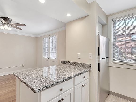 4th image of 101 S Linwood Ave APT 12