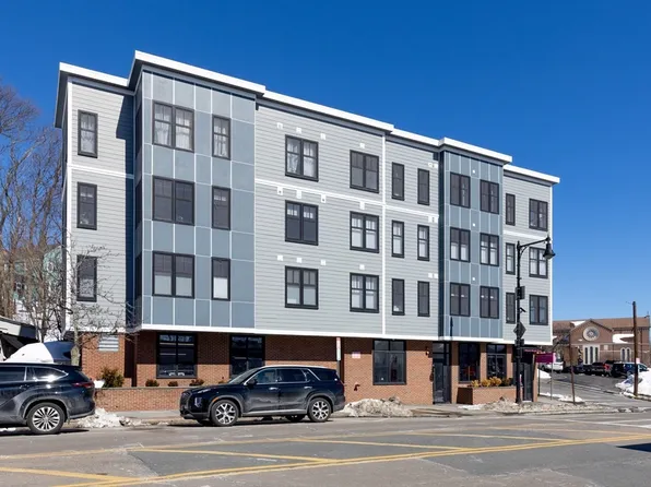 1721 Centre St #402, Boston, MA 02132