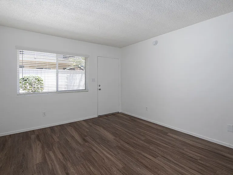 Monica Arms Apartments — Photo 7