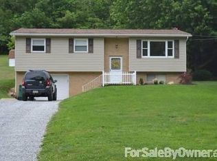 1668 Fleming Rd, Indiana, PA 15701