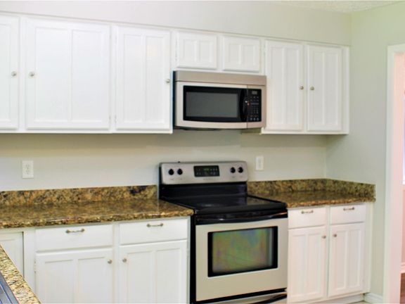 4th image of 15839 Thistledew Dr