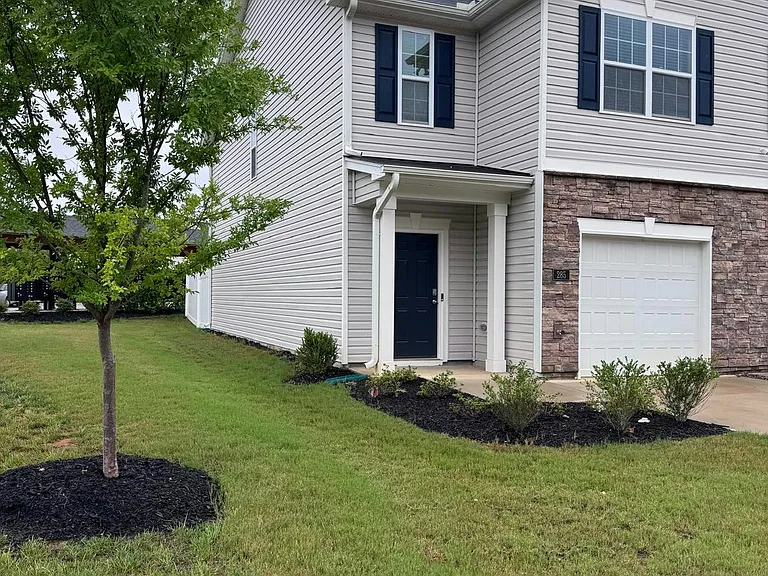 285 Moyer Dr — Photo 2