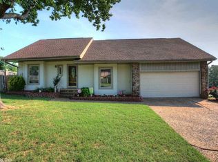 2 Valley View Dr, Maumelle, AR 72113